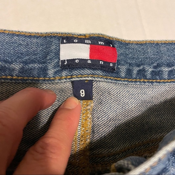 Tommy Hilfiger Denim Skirt. Size 9 - Picture 2 of 5